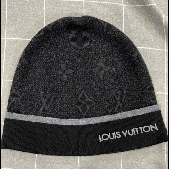 Authentic Louis Vuitton hat - Picture 3 of 5